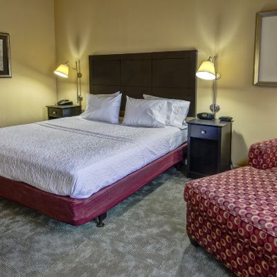Mobility/Hearing Accessible King Room with Roll in Shower Hampton Inn Jacksonville Promo Code