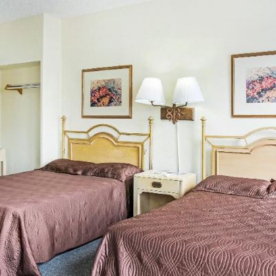 Guest Room, 2 Double