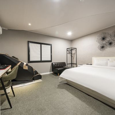 Premium King Bed Room Massage Large Bathtub 군산 메이 호텔 쿠폰
