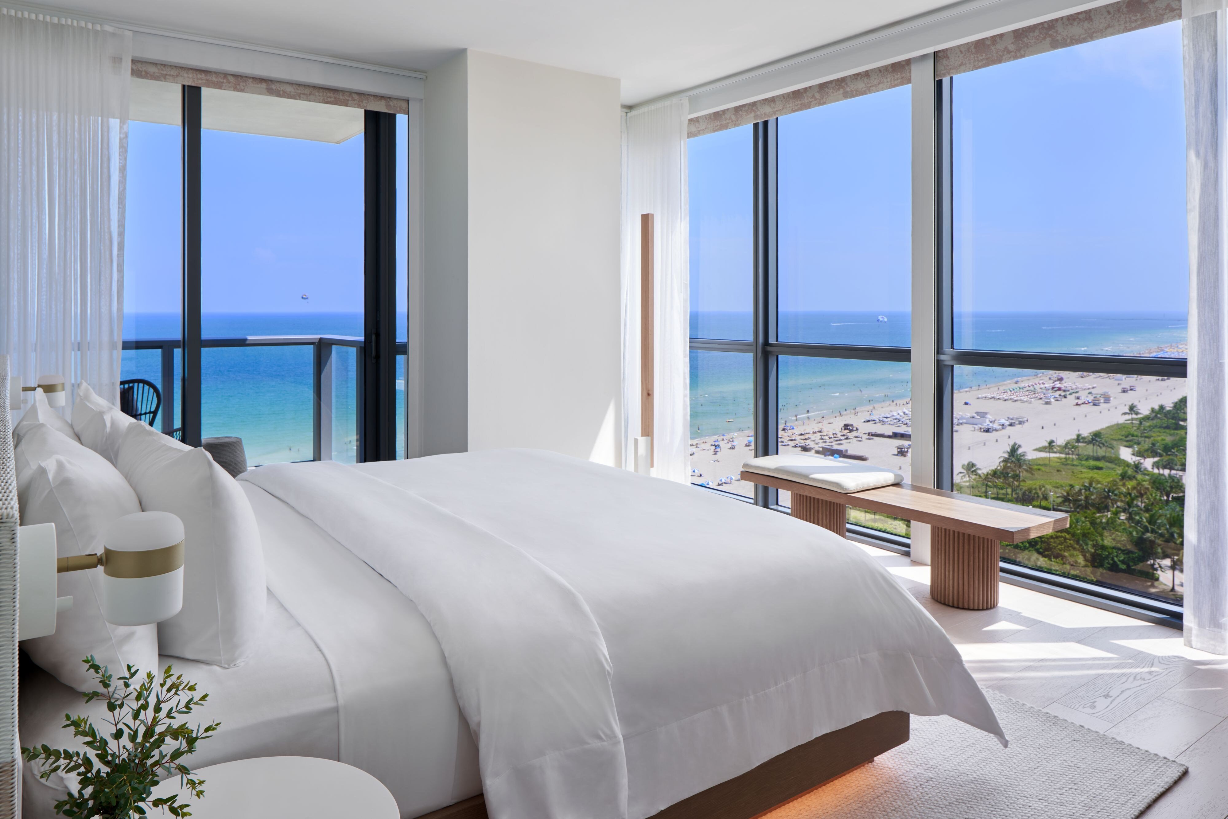 奢华海滨3.5卧室套房，高楼层，阳台