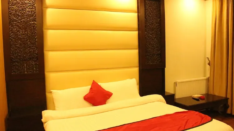 Shangrila Hotels and Resort Room