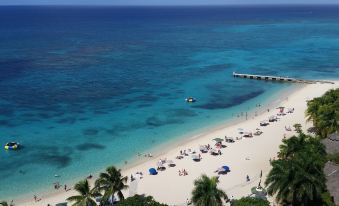 Doctors Cave Beach Hotel