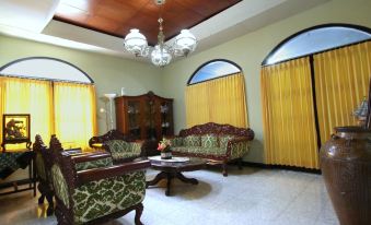 Kanti Kinasih Homestay by the Grand Java