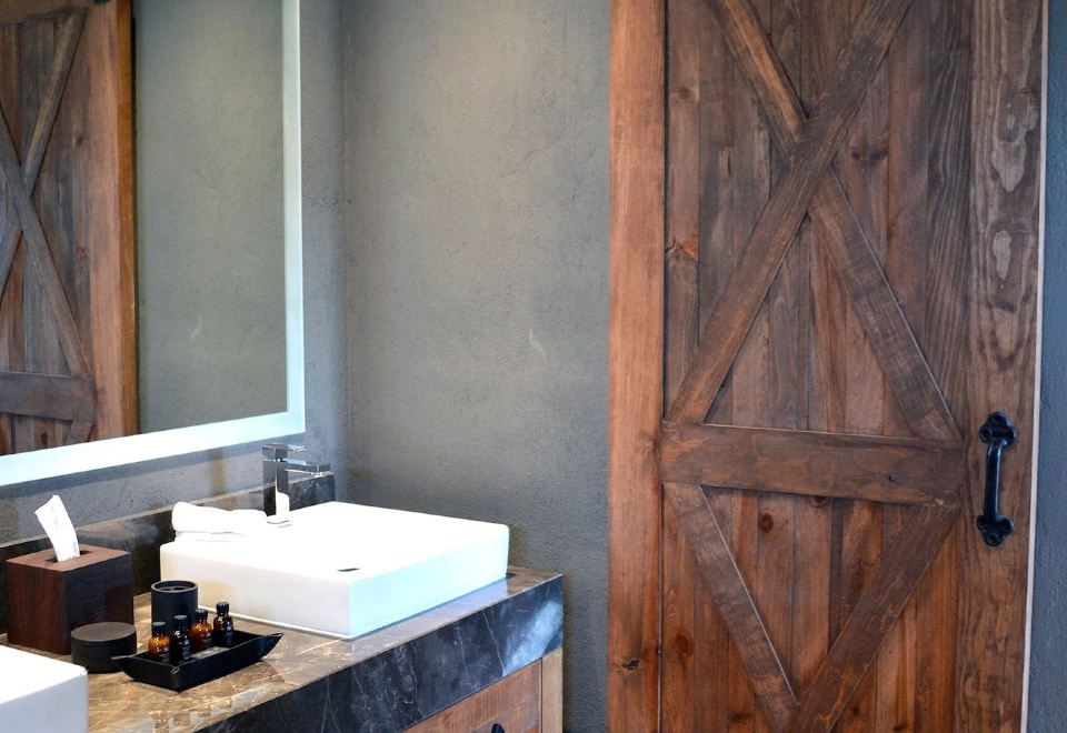 Hacienda Los PicachosGrand Chalet, 1 King Bed