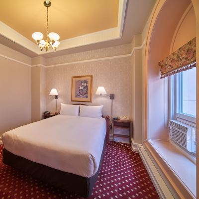 Superior Room, 1 Queen Bed with Sofa Bed, Courtyard View