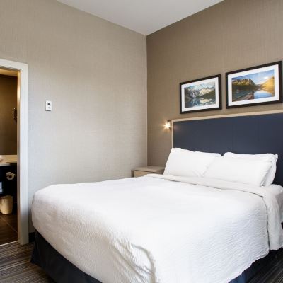 Standard Queen Room Mountaineer Lodge Promo Code
