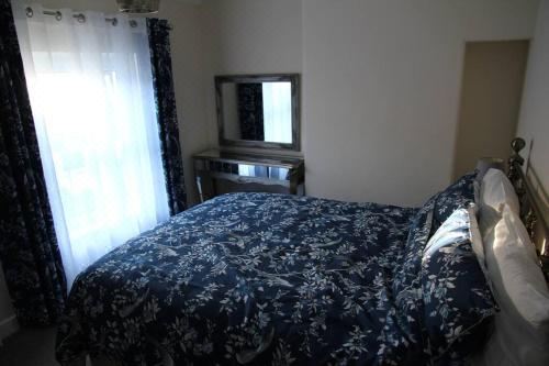 Charming Mid Terrace Cottage One-Bedroom House