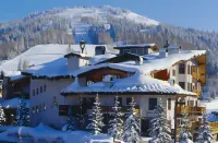 Goldener Hirsch, Auberge Collection Отели в г. 
