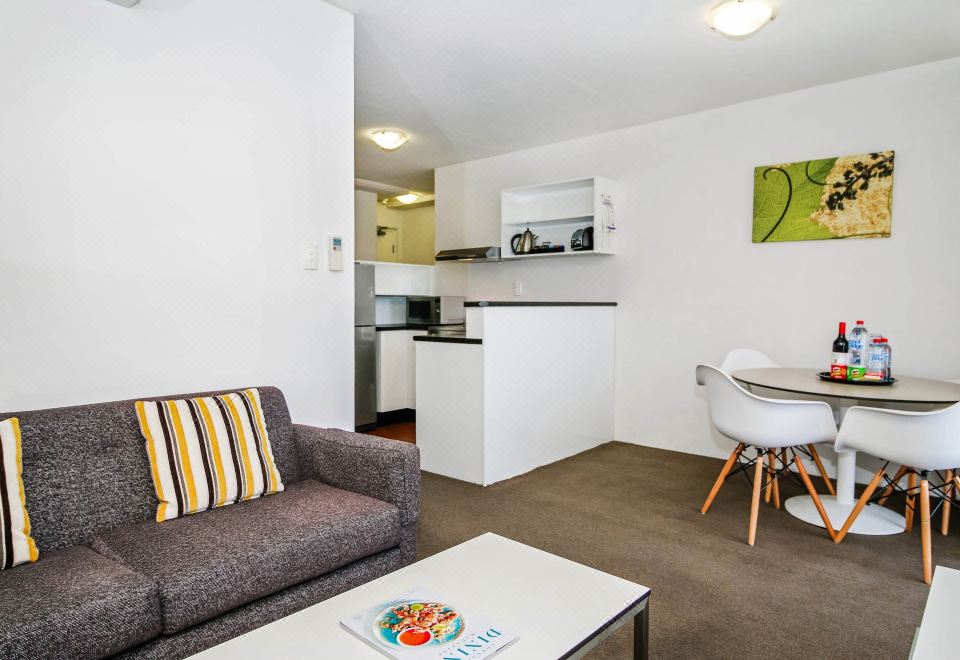 Two Bedrooms Apartment (Queen and Twin)