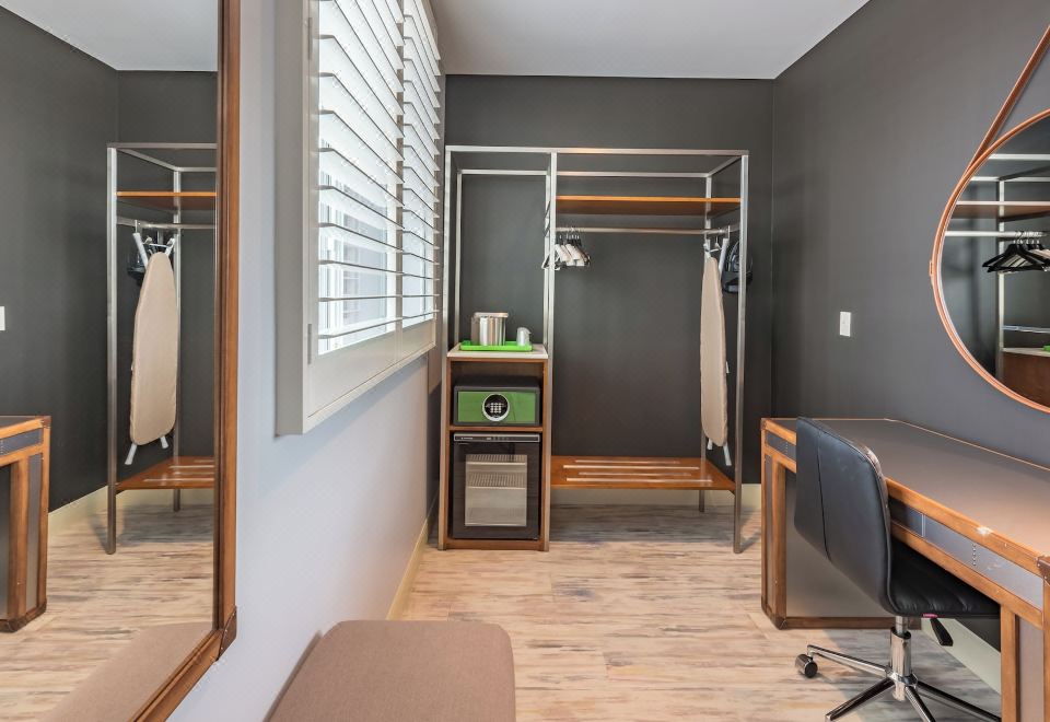 Lexen Hotel - North Hollywood Near Universal StudiosPreferred Two Queen Room