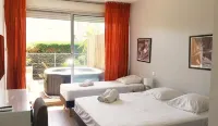 Hotel Sable Et Soleil - Port, Plage et Jacuzzi Privé