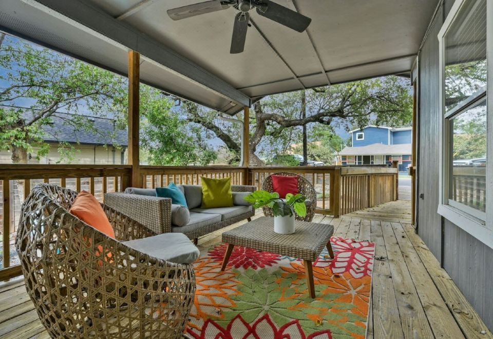 Charming Oasis With Airstream And Fire Pit-Cozy Escape Under Oak Trees