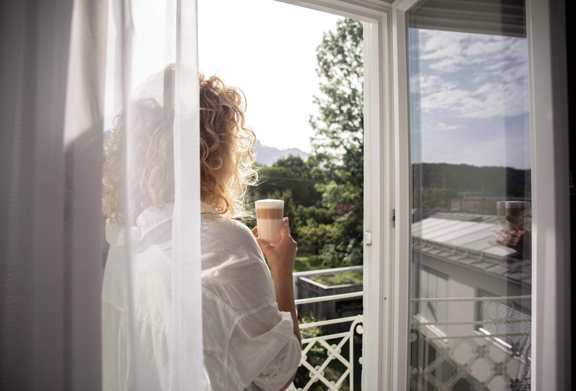 高級雙人房， 1 張特大床， 陽臺， 山景