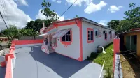 House - Sleeps 4 - Patio - Parking