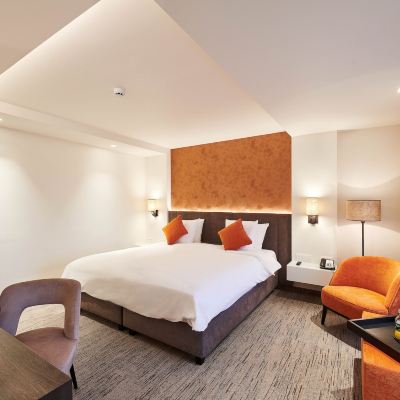 Deluxe King Room With Mobility Accessible-Non-Smoking Keizershof Hotel Promo Code