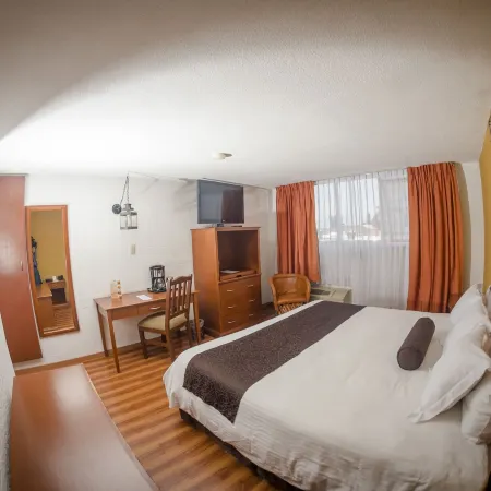 Howard Johnson by Wyndham Morelia Calle Real
