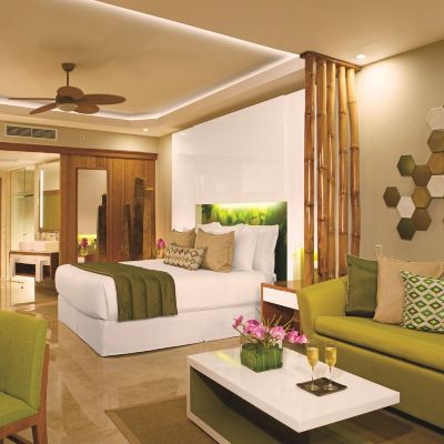 Preferred Club Jr. Suite Pool View King Bed (VIP Concierge Incl. & Access To Breathless) Dreams Onyx Resort & Spa - All Inclusive Promo Code