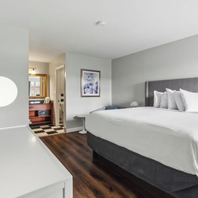 Standard King Room Maison Saint Charles by Hotel RL Promo Code