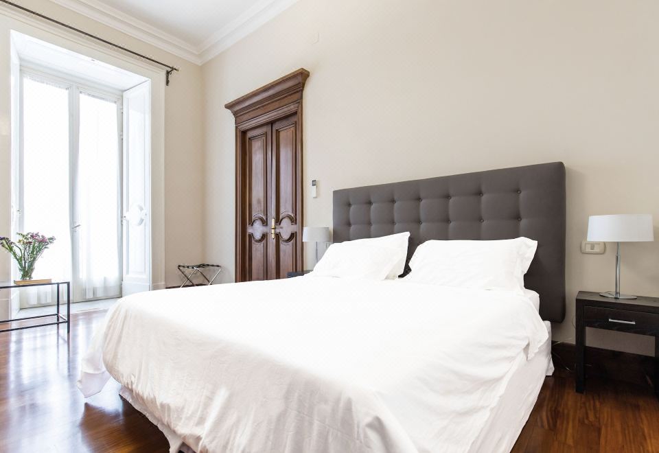 特大床公寓 - 带梳化床