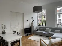 Canal house ground floor in historic center Gouda 고우타 호텔