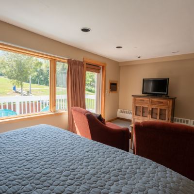 Deluxe King Room with Mountain View Sugarloaf Inn Promo Code