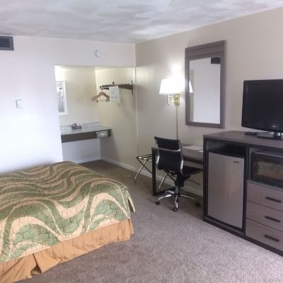 Standard Queen Room Park Drive Inn Promo Code