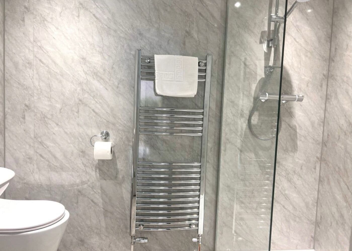 标准双人房或双床房， 1 张双人床或 2 张单人床， 无烟房， 允许带宠物