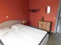 Studio near station and shops, for single person or couple Hotels in 