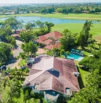 3 min from minitas beach and direct access to the golf camp... Hotels in 
