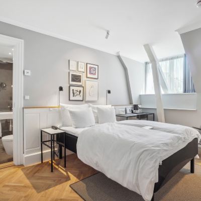 Economy Room (1 Semidouble Bed 140x200cm) Hotel Kong Arthur Promo Code