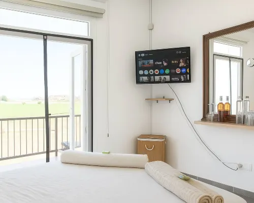 Modern room Sea View in villa with private pool Hotele w: Oroklini