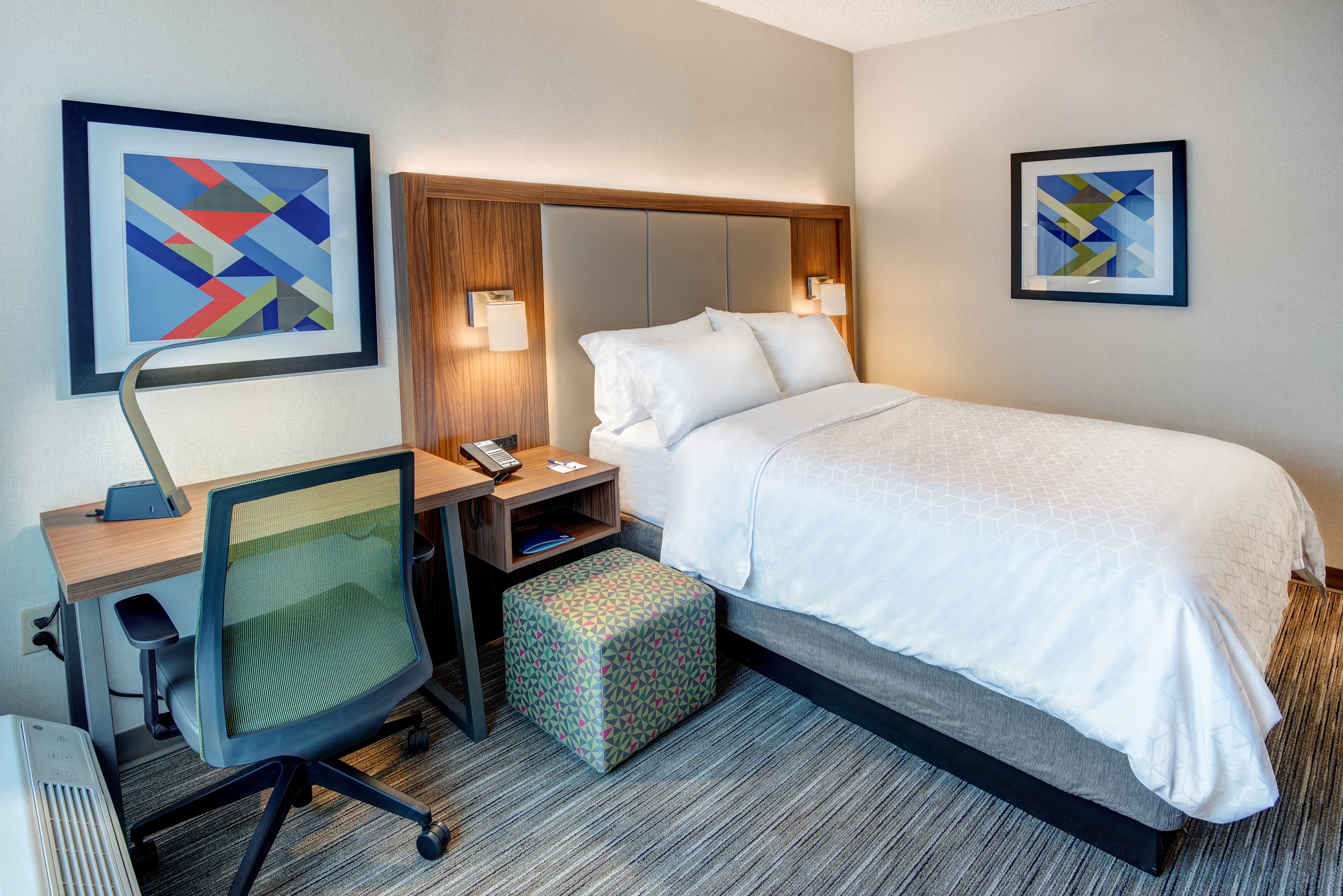 Holiday Inn Express & Suites West Long Branch - Eatontown - West