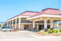 Travelodge by Wyndham Pueblo Hotel di 