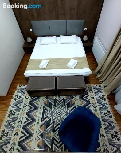 带山景的双人间