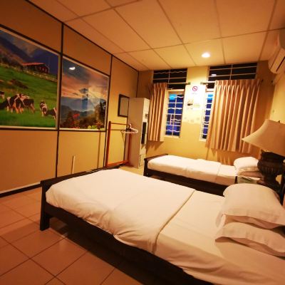Bilik Kembar Standard Kupon Masada Bed & Breakfast - Hostel