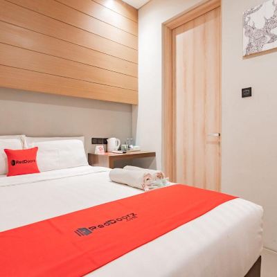 Economy Double Room RedDoorz Plus @ Setiabudi Bandung Promo Code