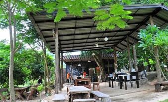 Porploen Hip Resort at Suanphung