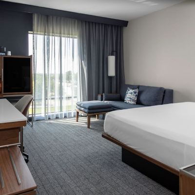 King Room with Sofa Bed Courtyard by Marriott Memphis East/Galleria Promo Code