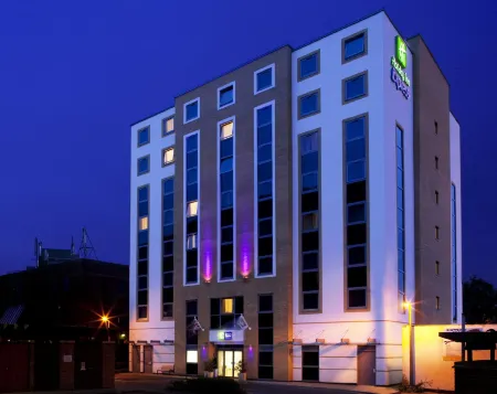 Holiday Inn Express London - Watford Junction