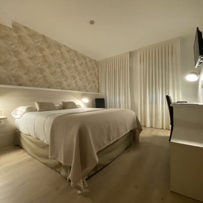 Triple Room Hostal Paris Promo Code