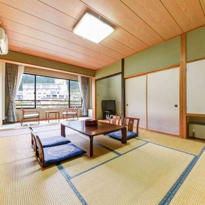 Japanese-Style Room