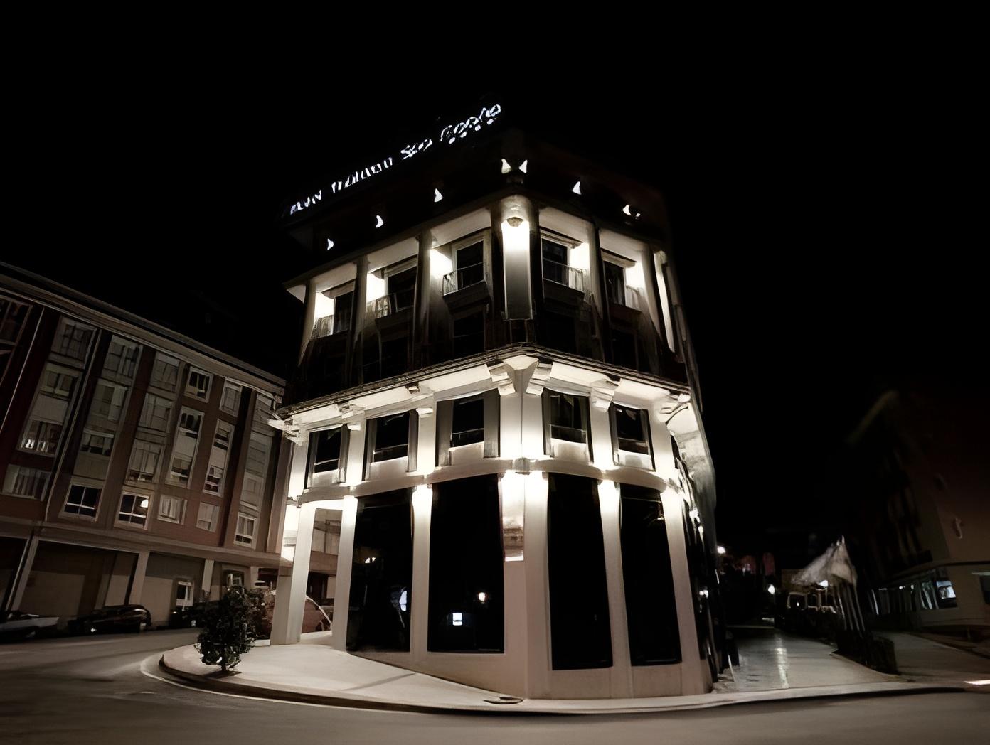 双人高级双人房带海景和特大床