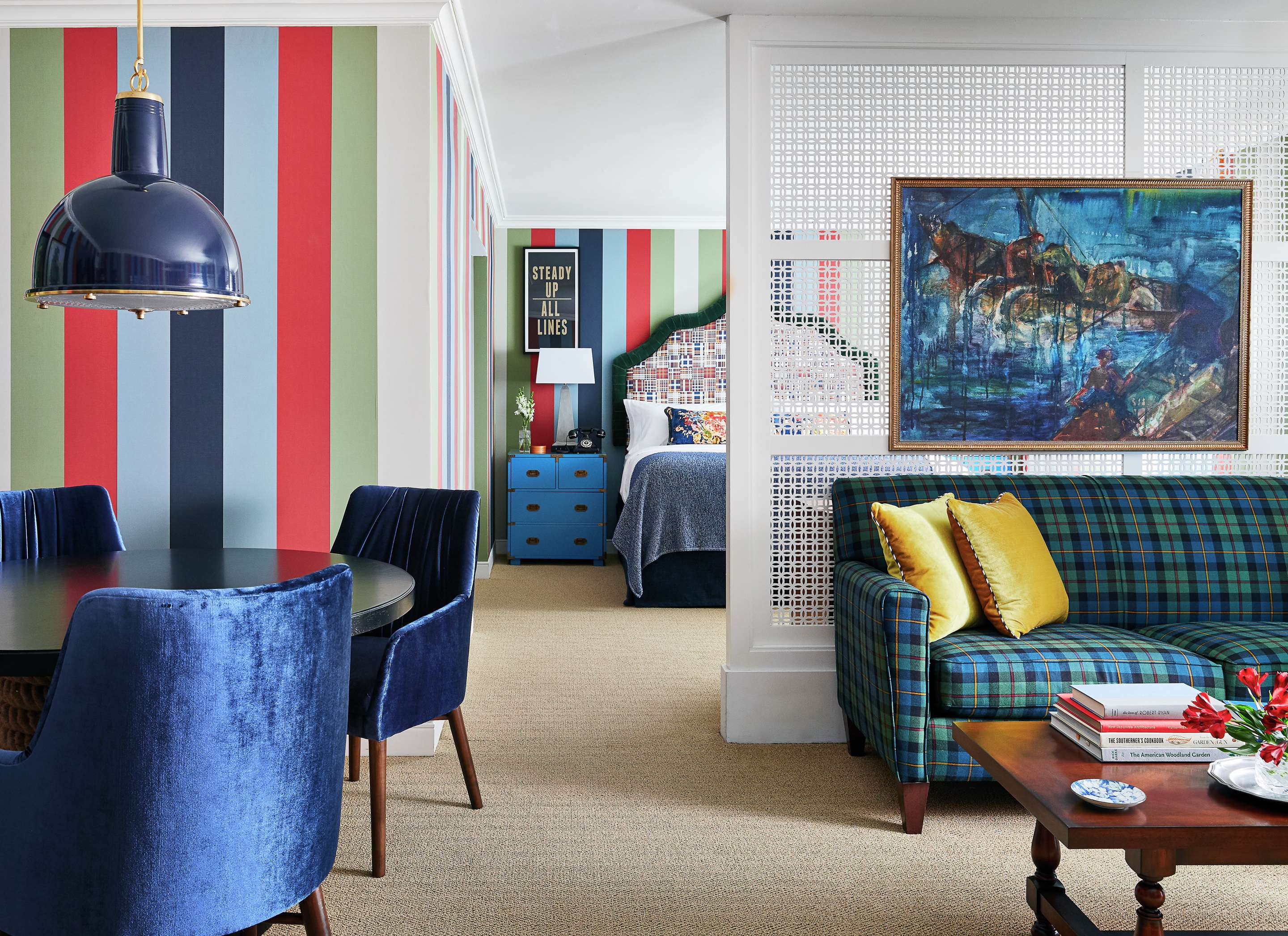 中庭景小型特大床套房/听力无障碍浴缸