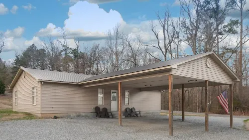 Mid- Lake home, perfect for a group w/ lots of boat and truck parking