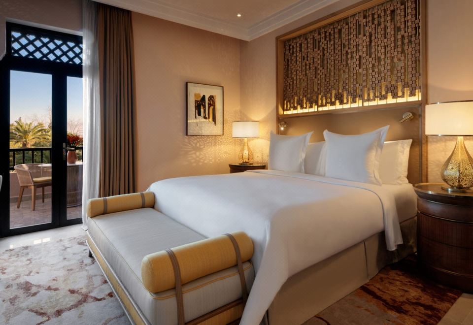 尊贵园景露台房