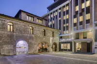 Porta Altinia Suites