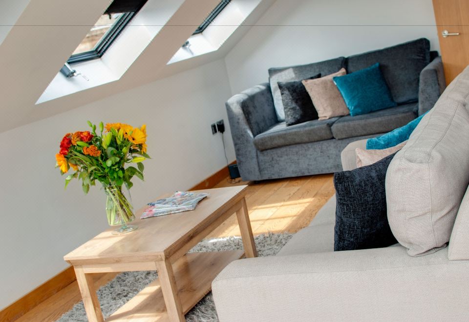 两卧室顶楼公寓 - 带梳化床