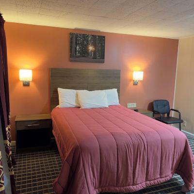 Single Queen Room-Smoking Boone Trail Inn Promo Code