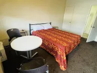 The Oaks Motel