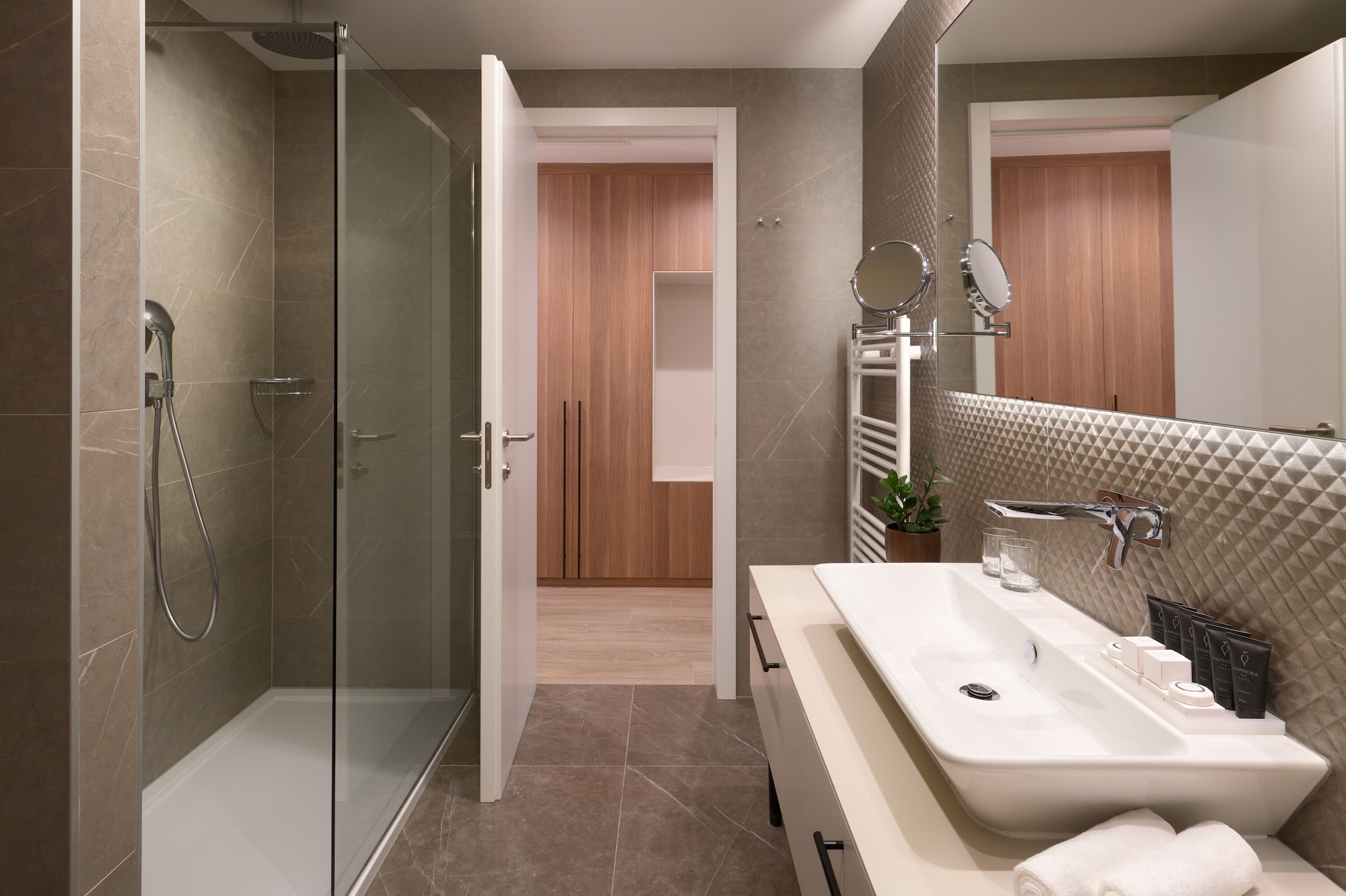 Amphora Hotel标准双人或双床房